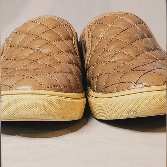 Steve Madden Ecentrq Quilted Slip On Loafers Casual Shoes Gray Beige size 7 - Picture 3 of 7